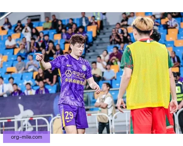 巴顿在天津津门虎边路突破依旧犀利但最后一传精准度待提升